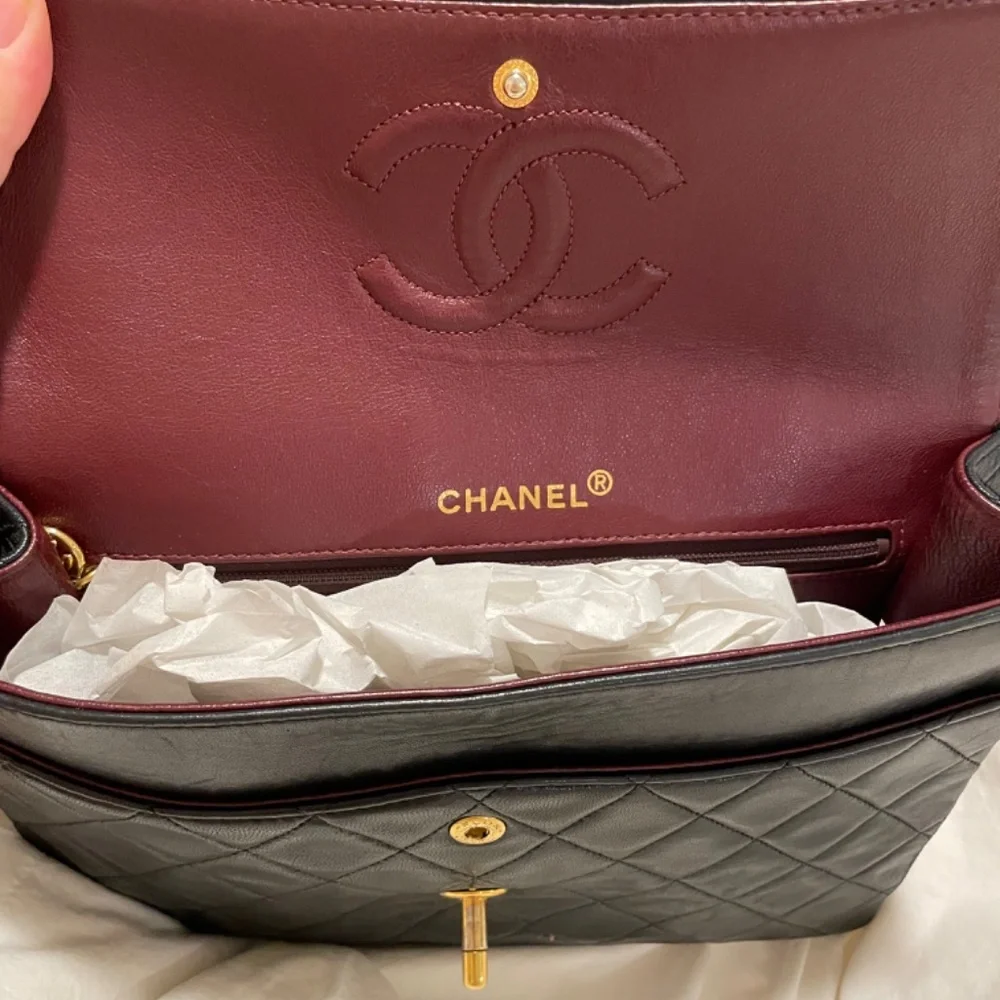 CHANEL 1990 Vintage Lambskin Quilted Medium Double Flap Black Handbag - Picture 8 of 10